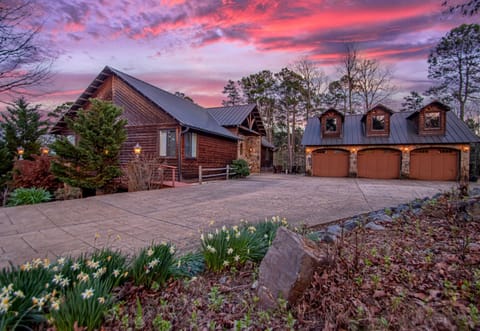 Spacious Driveway with Room For Everyone