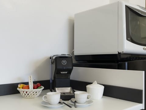 Tableware, Dishware, Food, Table, Cup, Coffee Cup, Drinkware, Serveware, Plate