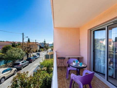 Plant, Sky, Building, Window, Tree, Land Lot, House, Larch, Grass, Residential Area