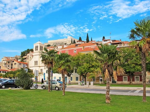 Cloud, Sky, Plant, Daytime, Building, Wheel, Car, Azure, Tree, Urban Design