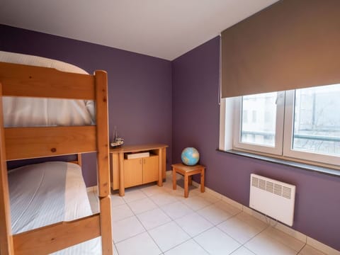 Furniture, Comfort, Building, Window, Wood, Textile, Bed, Floor, Bed Frame