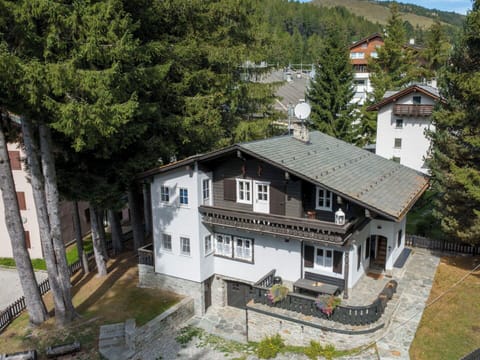 Window, Building, House, Home, Roof, Cottage, Residential Area, Door, Estate, Siding