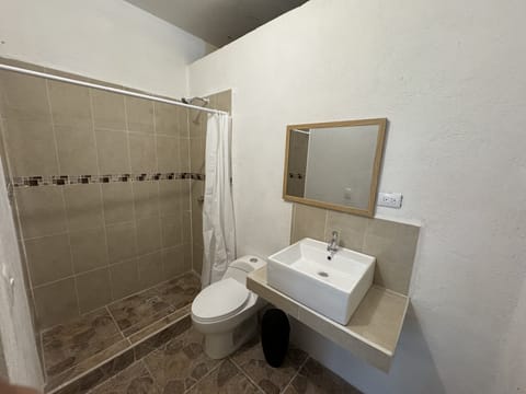 Basic Double Room | Bathroom