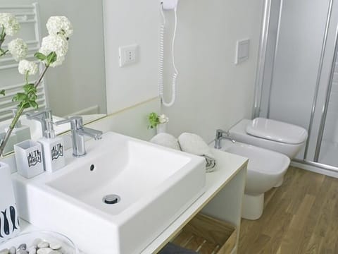 Double Room | Bathroom | Shower, hair dryer, bidet, towels