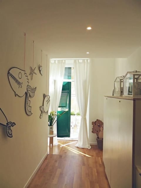 Minibar, in-room safe, desk, free cribs/infant beds