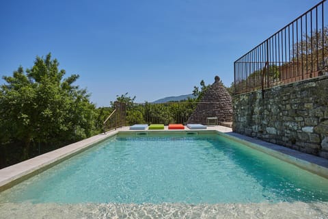 Exceptional panorama for this villa for rent in Provence