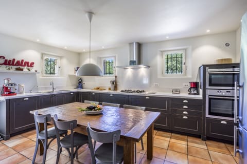 Dream holidays in a spacious house with heated swimming pool