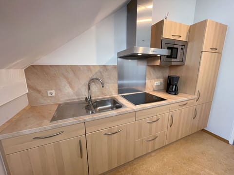 Cabinetry, Tap, Kitchen Sink, Sink, Countertop, Property, Plumbing Fixture, Furniture, Building, Kitchen