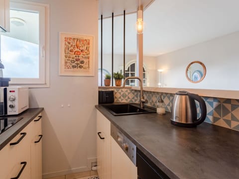 Cabinetry, Countertop, Plant, Furniture, Kitchen Sink, Sink, Tap, Houseplant, Kitchen, Plumbing Fixture