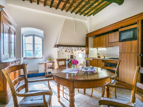 Table, Furniture, Property, Chair, Window, Plant, Houseplant, Wood, Interior Design, Flower