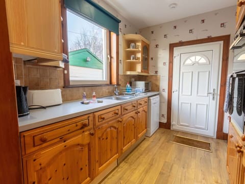 Cabinetry, Countertop, Sink, Drawer, Kitchen, Kitchen Sink, Tap, Wood, Interior Design, Flooring