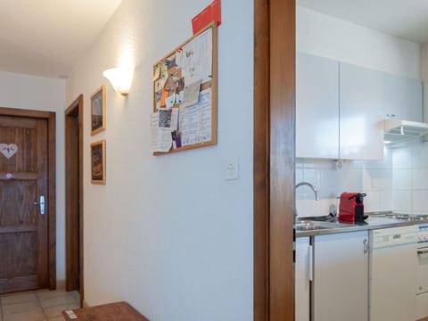 Cabinetry, Picture Frame, Wood, Building, Door, Interior Design, Paint, Flooring, Wood Stain