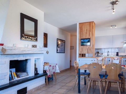 Picture Frame, Property, Table, Mirror, Chair, Interior Design, Wood, Lighting, Living Room, Floor