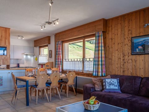 Building, Window, Swimming Pool, Water, Urban Design, Tower Block, Condominium, Neighbourhood, Residential Area, Plant