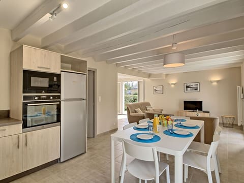 Cabinetry, Furniture, Property, Table, Building, Countertop, Chair, Lighting, Interior Design, Kitchen Appliance