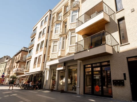 Building, Property, Window, Sky, Urban Design, Neighbourhood, Residential Area, Facade, Door, Real Estate