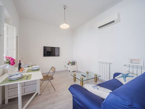 Water, Sky, Swimming Pool, Plant, Azure, Blue, Tree, Outdoor Furniture, Building, Shade