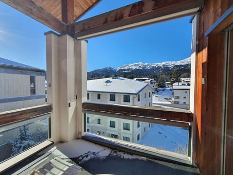 Apartment, Composite Material, Balcony, Winter, Daylighting, Freezing