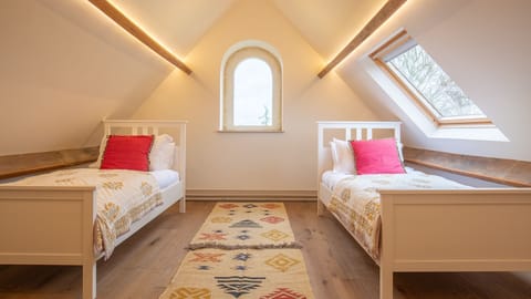 Bedroom Five, Ashworth House, Bolthole Retreats