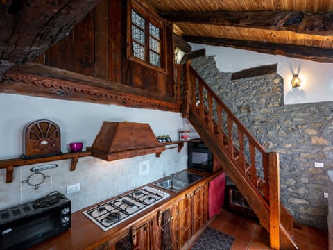 Property, Picture Frame, Wood, Interior Design, Building, House, Stairs, Real Estate, Wood Stain, Beam