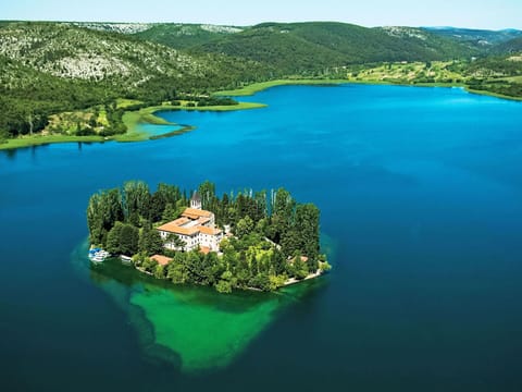 Water, Body Of Water, Water Resources, Bank, Lake, Tourist Attraction, Reservoir, Loch