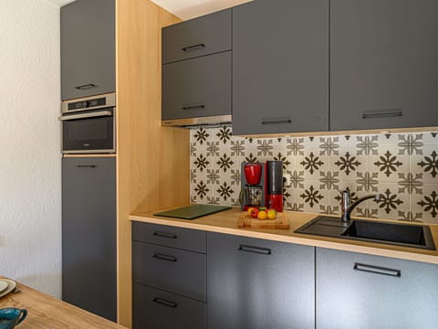 Cabinetry, Property, Countertop, Furniture, Kitchen Appliance, Kitchen Stove, Tap, Kitchen, Drawer, Kitchen Sink