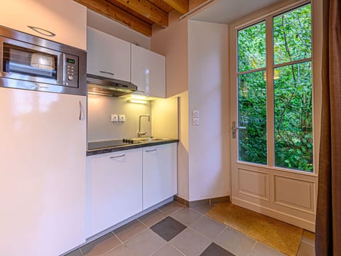 Sky, Water, Building, Property, Plant, Azure, Swimming Pool, Cloud, Leisure, Window