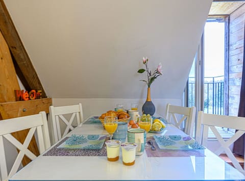 Sky, Plant, Building, Cloud, Property, Window, Blue, Door, House, Land Lot