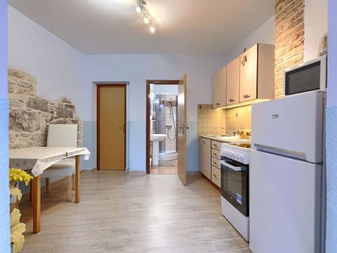 Furniture, Property, Cabinetry, Picture Frame, Window, Building, Comfort, Azure, Drawer, Wood