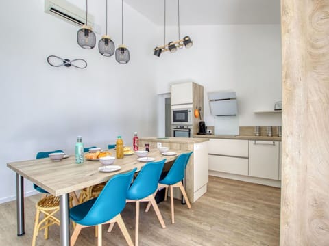 Sky, Water, Building, Property, Plant, Azure, Swimming Pool, Cloud, Leisure, Window