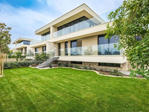 Sky, Water, Building, Property, Plant, Azure, Swimming Pool, Cloud, Leisure, Window