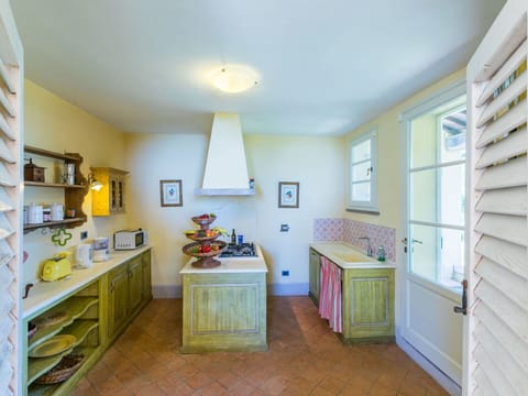 Property, Cabinetry, Shelf, Shelving, Drawer, Window, Wood, Interior Design, Architecture, Floor