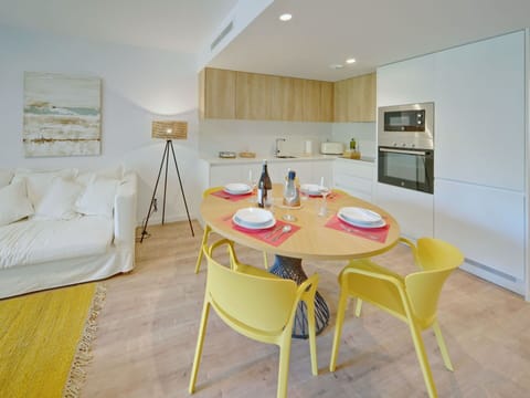 Building, Water, Sky, Daytime, Property, Plant, Blue, Azure, Window, Architecture