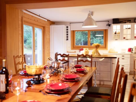 Cloud, Sky, Tableware, Table, Property, Furniture, Mountain, Food, Dishware, Drinkware