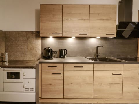 Water, Plant, Sky, Building, Azure, House, Swimming Pool, Tree, Rectangle, Window