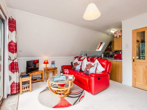 Property, Furniture, Building, Couch, Picture Frame, Interior Design, Table, Comfort, Wood, Shelving