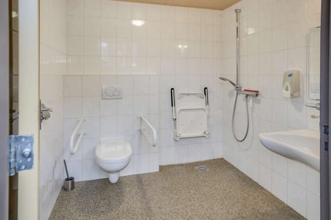 Bathroom suited for handicapped persons