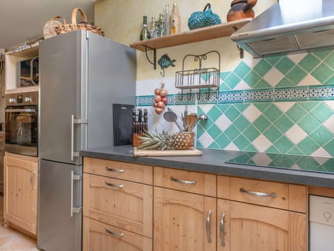 Building, Sky, Cloud, Daytime, Property, Window, Urban Design, Neighbourhood, Residential Area, City