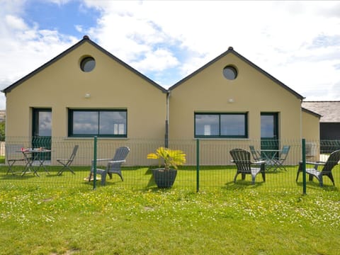 Sky, Cloud, Plant, Building, Property, Flower, Window, Ecoregion, Natural Environment, House