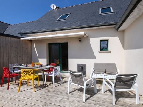 Furniture, Window, Chair, Table, Building, Sky, Shade, Lighting, Architecture, Wood