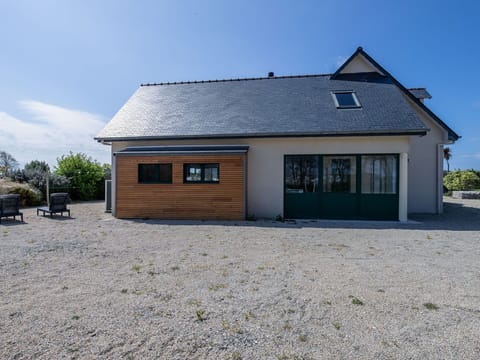 Sky, Building, Property, Window, House, Land Lot, Wood, Cloud, Tree, Cottage