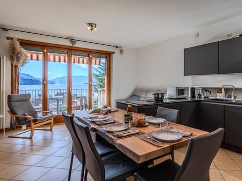 Table, Property, Furniture, Chair, Window, Wood, Floor, Kitchen, Hardwood, Real Estate