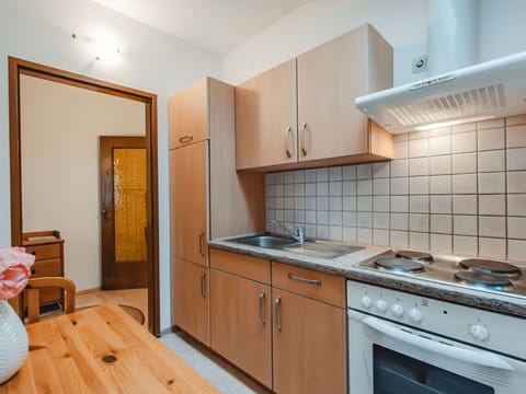 Cabinetry, Property, Kitchen Sink, Countertop, Furniture, Sink, Tap, Kitchen Stove, Interior Design, Building