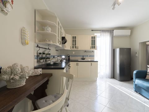 Countertop, Cabinetry, Interior Design, Building, Lighting, Kitchen, House, Living Room, Flooring