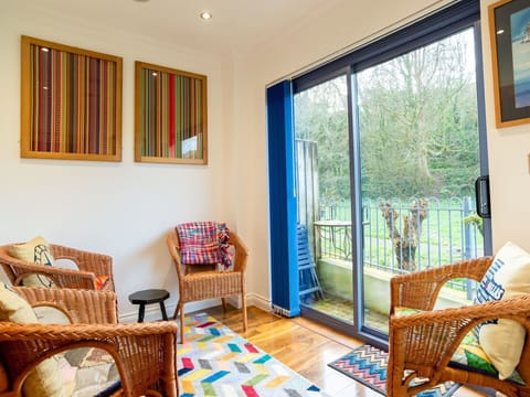 Water, Sky, Cloud, Plant, Property, Swimming Pool, Building, Rectangle, Tree, Shade