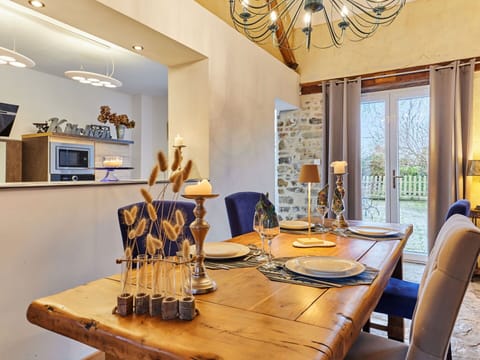 Table, Furniture, Property, Wood, Building, Chair, Interior Design, Lighting, Floor, Yellow