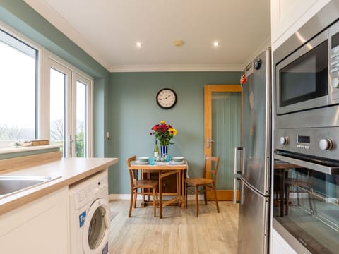 Cabinetry, Property, Furniture, Plant, Table, Flowerpot, Window, Wood, Houseplant, Drawer