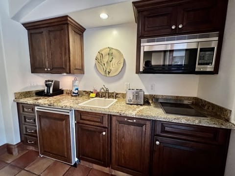 Kitchenette with refrigerator, dishwasher, microwave, cooktop