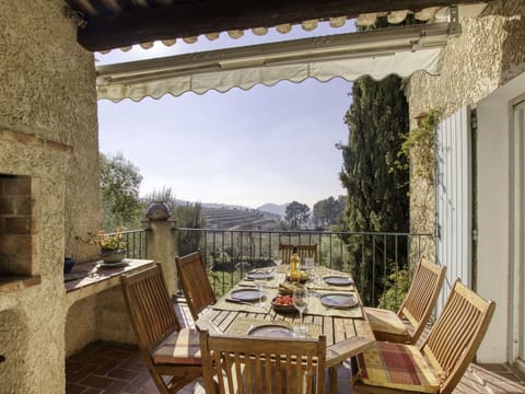 Couch, Furniture, Property, Table, Picture Frame, Window, Azure, Interior Design, Lighting, Comfort