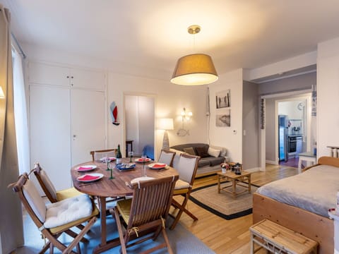 Building, Window, Comfort, Wood, Television, Living Room, Interior Design, House, Couch, Floor